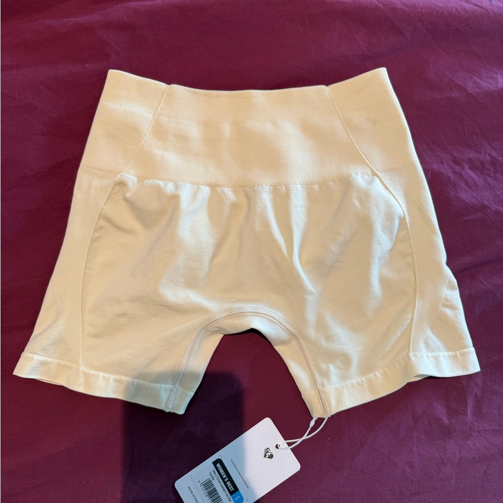 Women’s Best Define 2.0 Scrunch 4” Shorts (Vanilla)